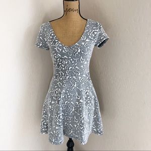 Forever 21 Floral Rose Black and White V Neck Cocktail MIDI Dress XS